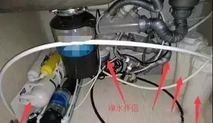 客戶說裝了一臺凈水器，比我的便宜！看到實(shí)物我忍不住笑了！